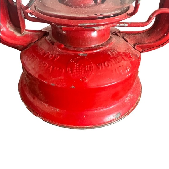 Vintage rustic rusty chippy red paint railroad train lantern. Great patina! - Picture 5 of 5